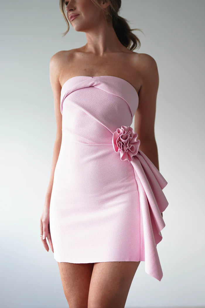 Strapless and sleeveless short skirt dress
