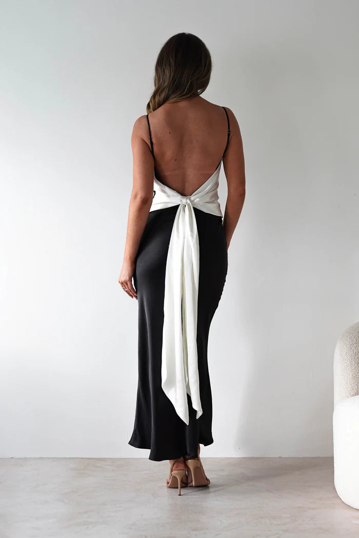 Black V-neck slim shoulder strap backless dress section