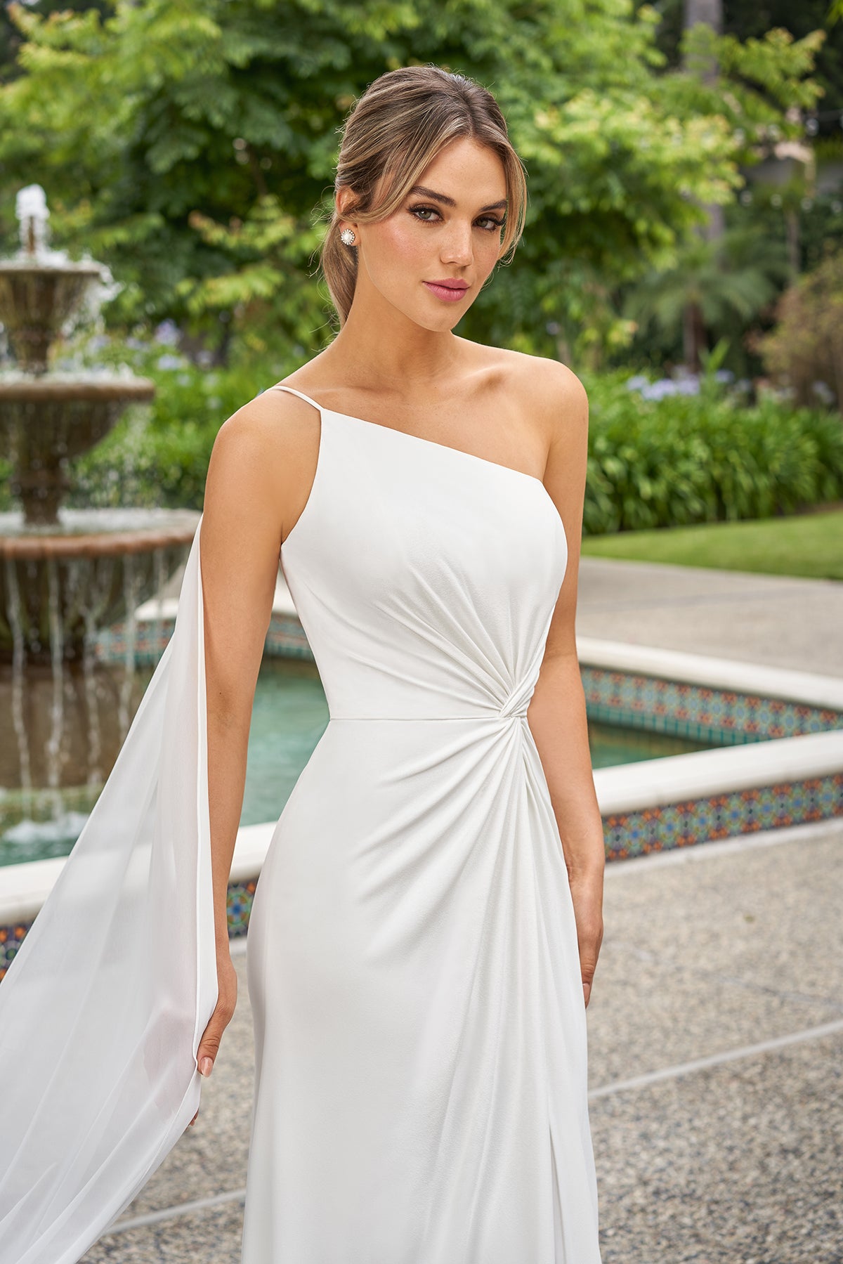 Mermaid single shoulder thin shoulder strap floor standing wedding dress with side slit