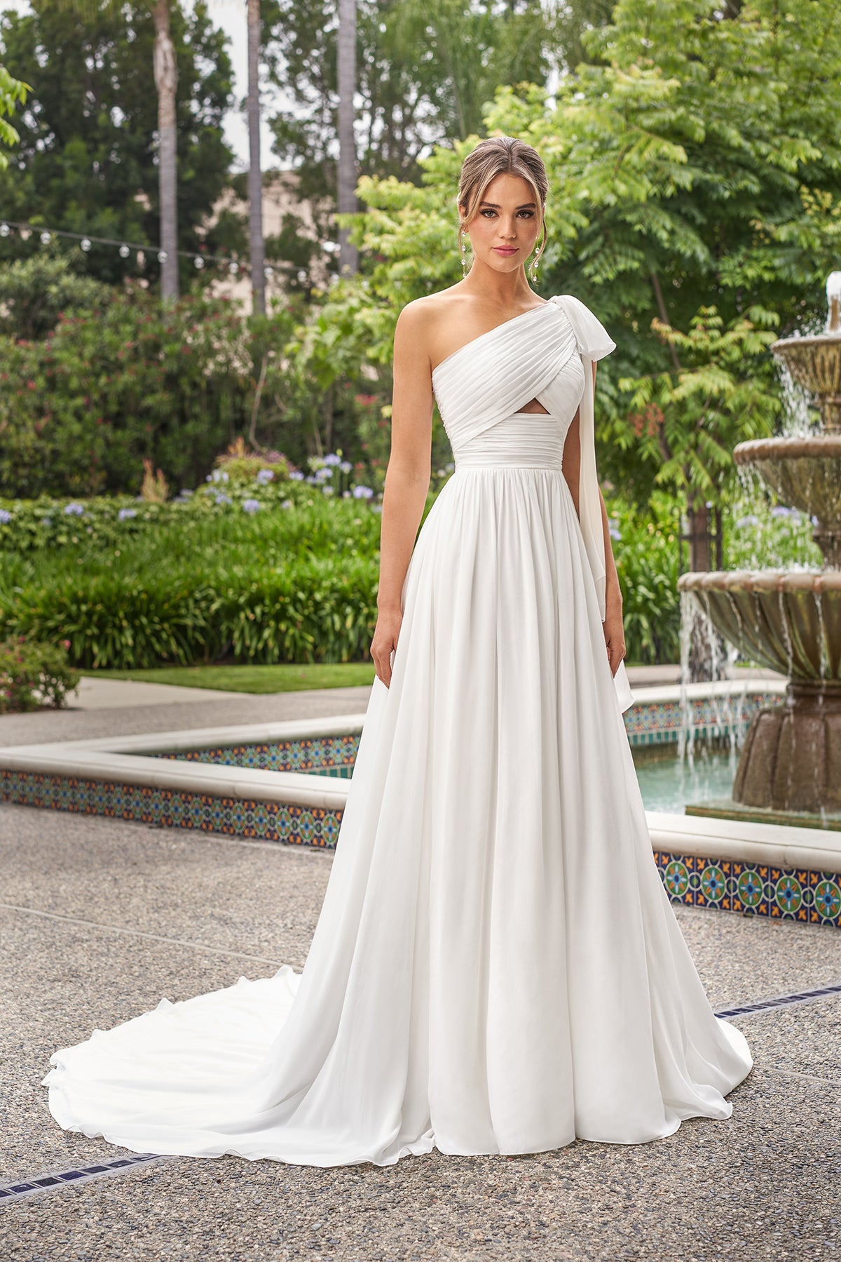 Single shoulder strap minimalist wedding dress and floor mop