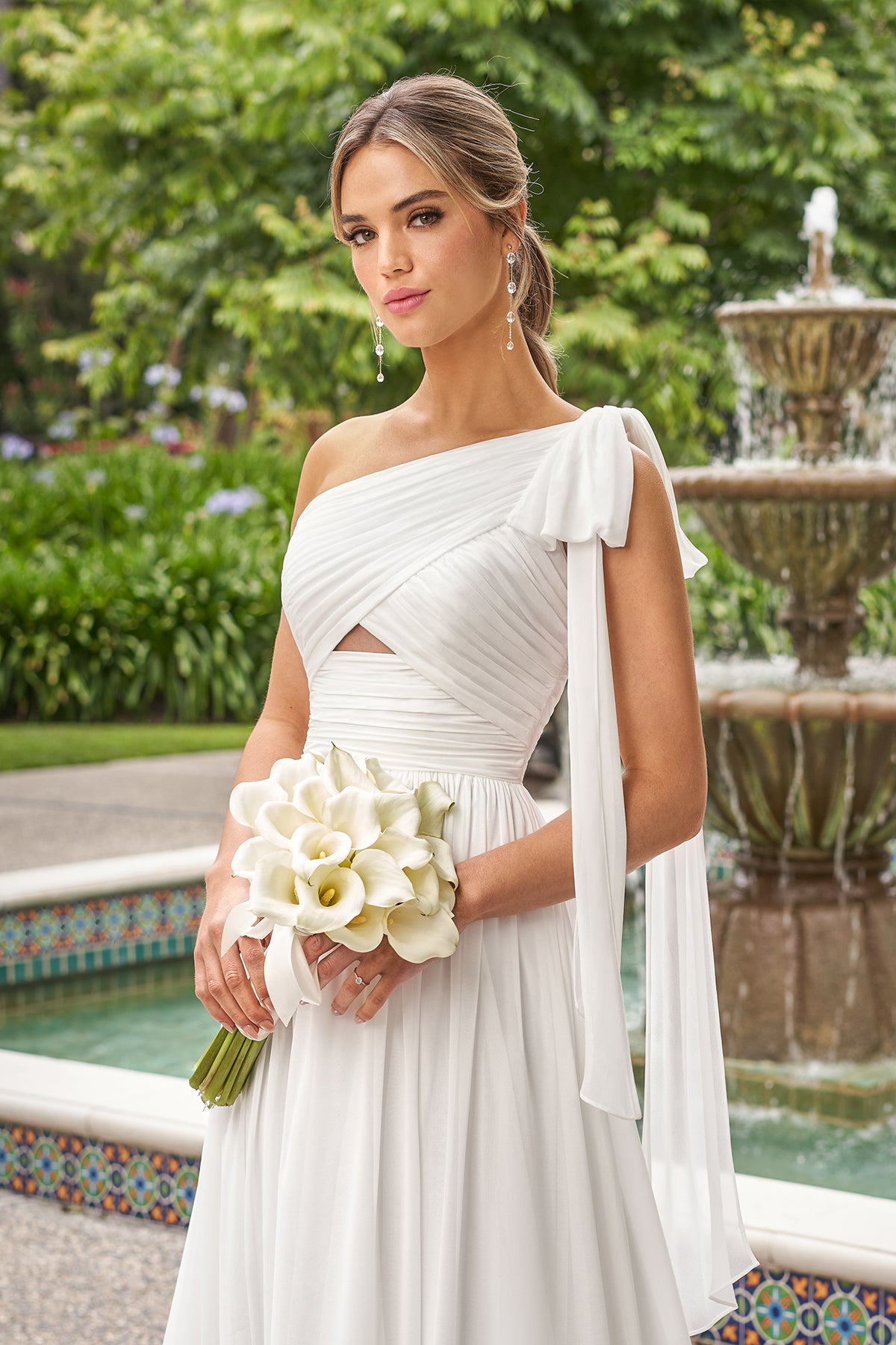 Single shoulder strap minimalist wedding dress and floor mop