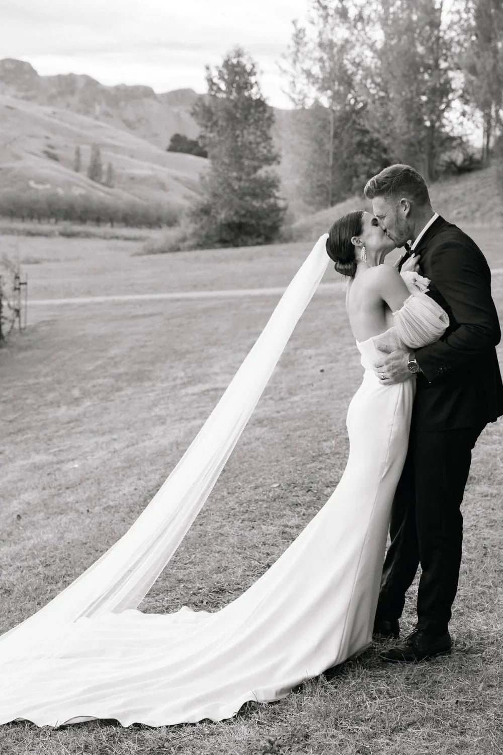 Mermaid Sweetheart White Wedding Dress with Sweep Train