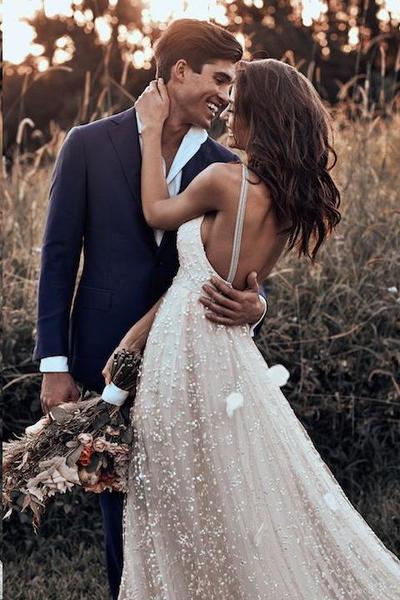 Simple backless thin suspender V-neck sleeveless wedding dress