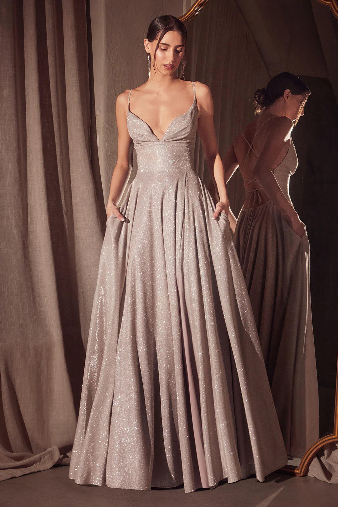 A-line deep V-thin suspender backless dress