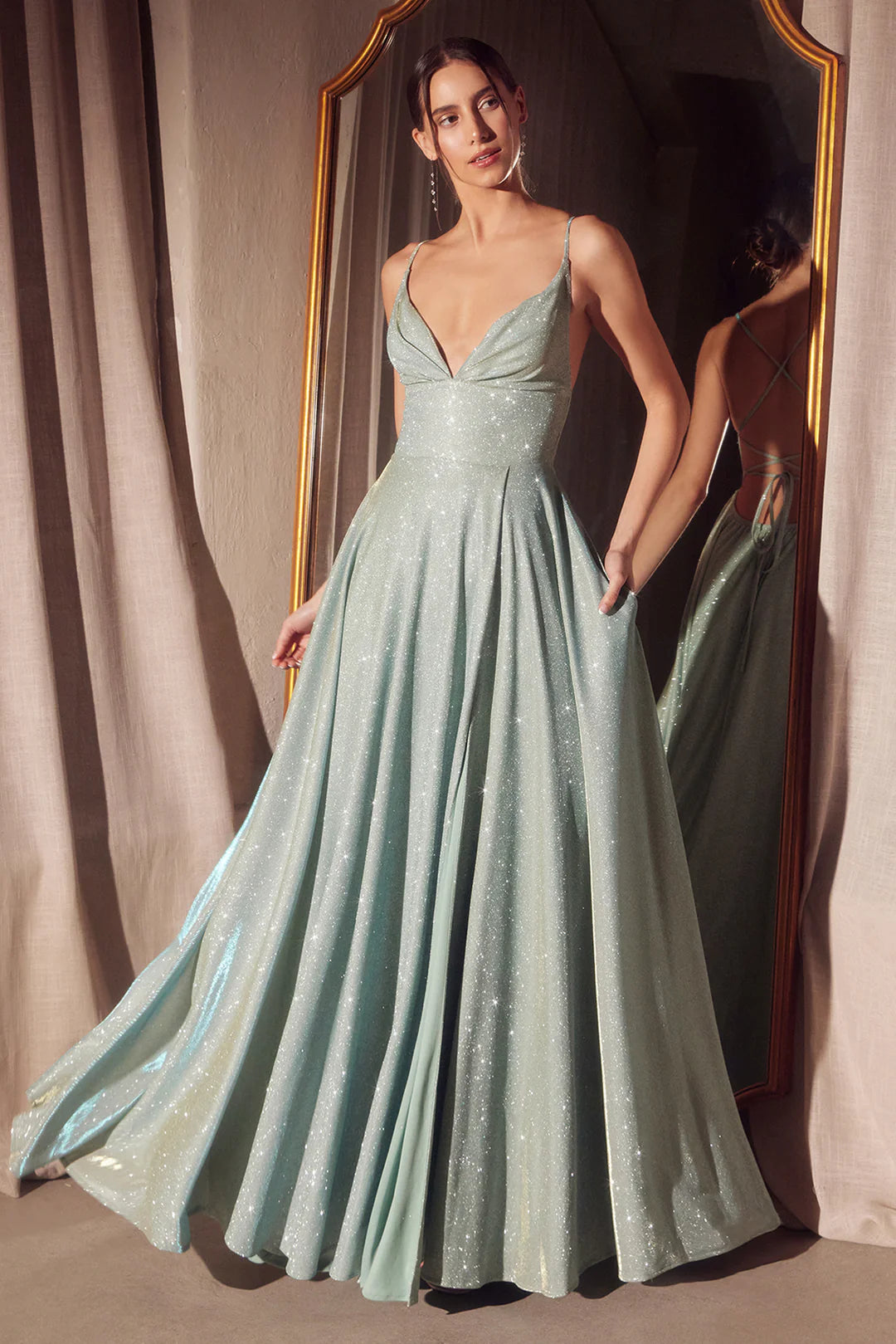 A-line deep V-thin suspender backless dress