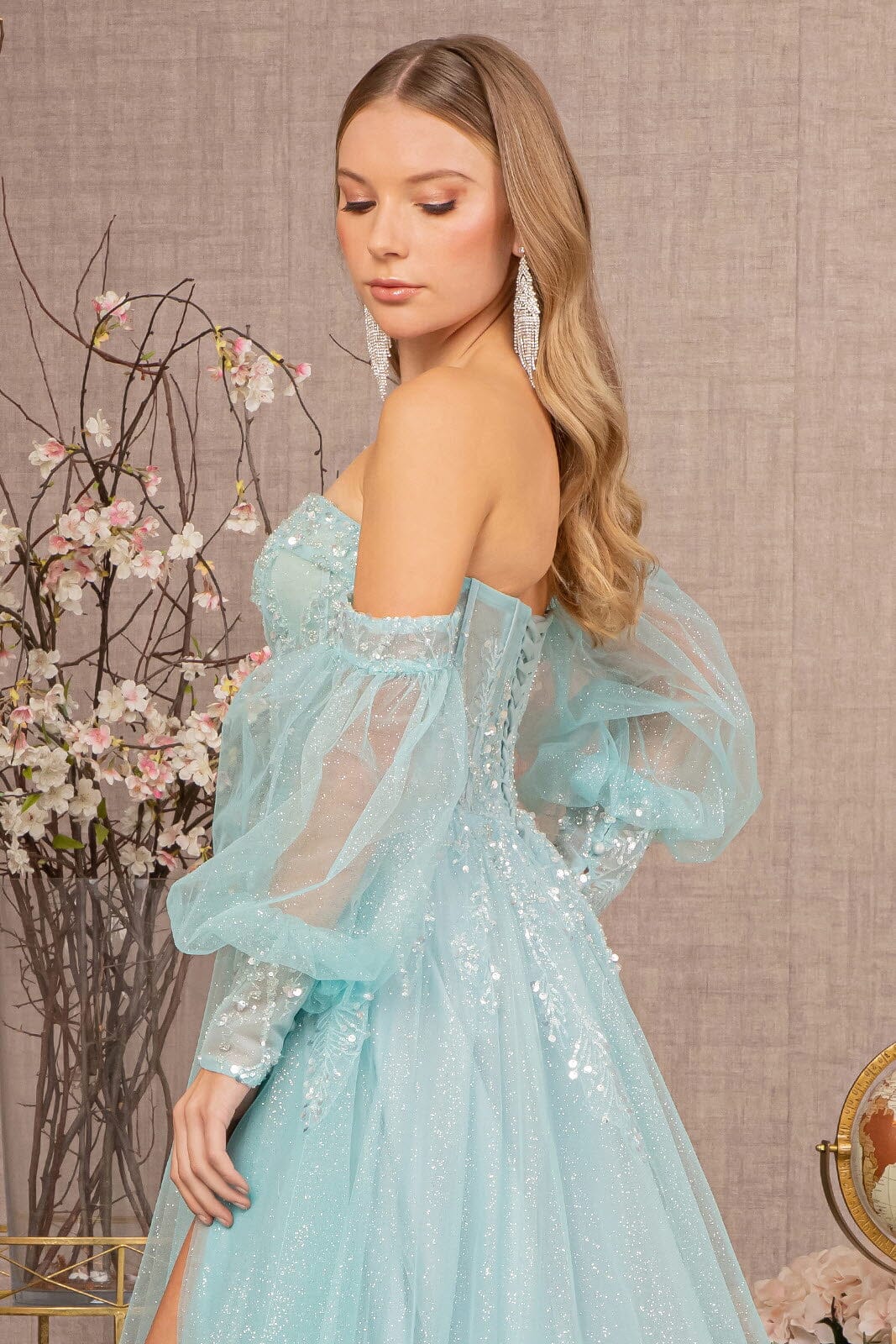 A-line sleeveless strapless dress with side slit bubble sleeves detachable
