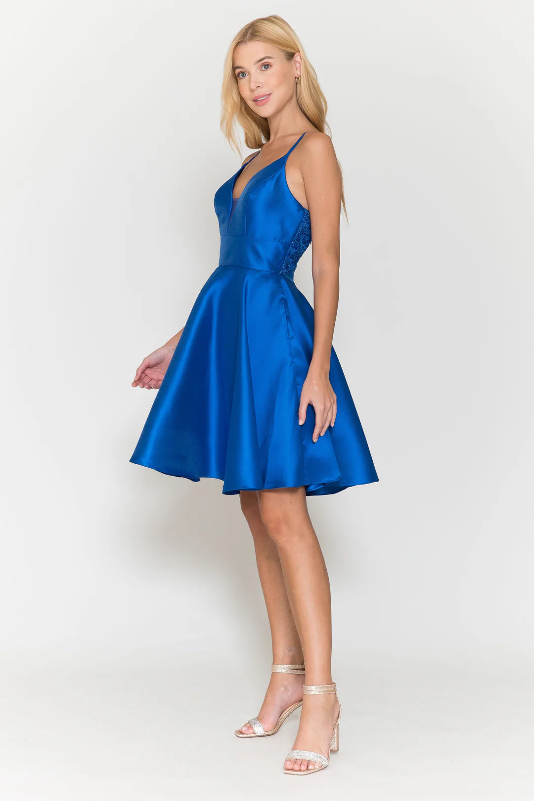 A-line slim suspender deep V-skirt dress