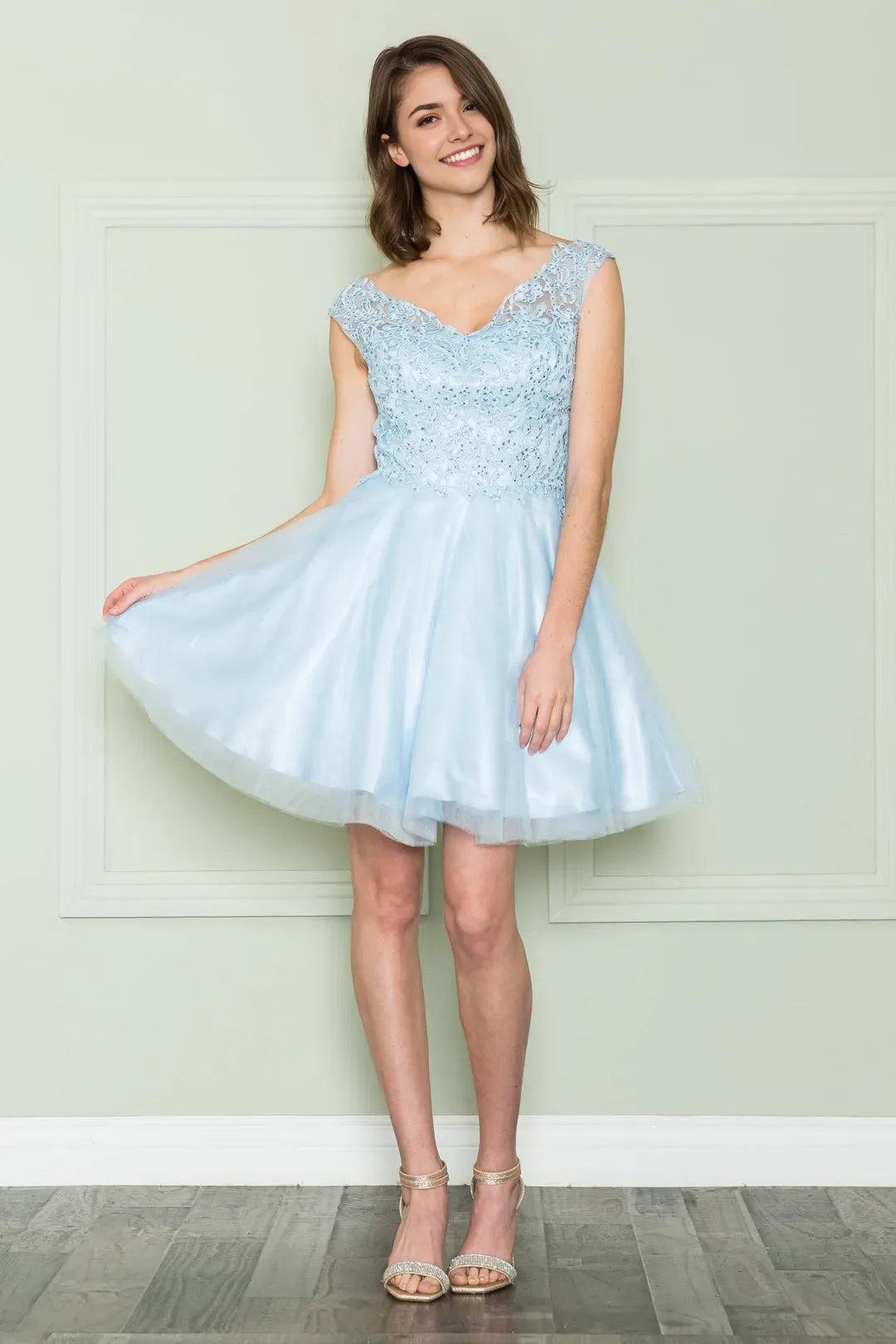 Romantic A-Line Lace Applique V-neck Sleeveless Lace Up Short-Mini Homecoming Dress for bride hot sale