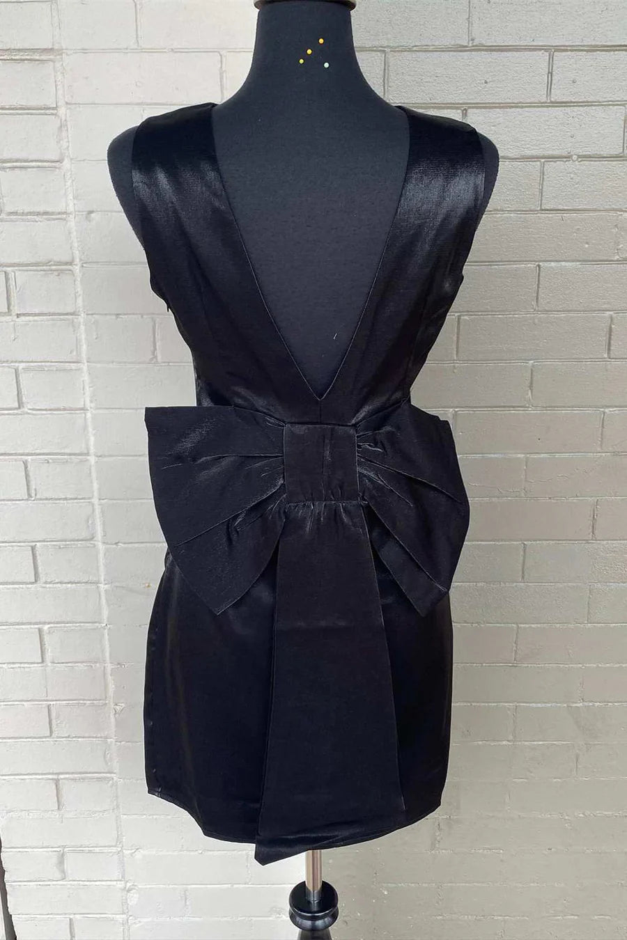 Round neck butterfly condensation back short party dress