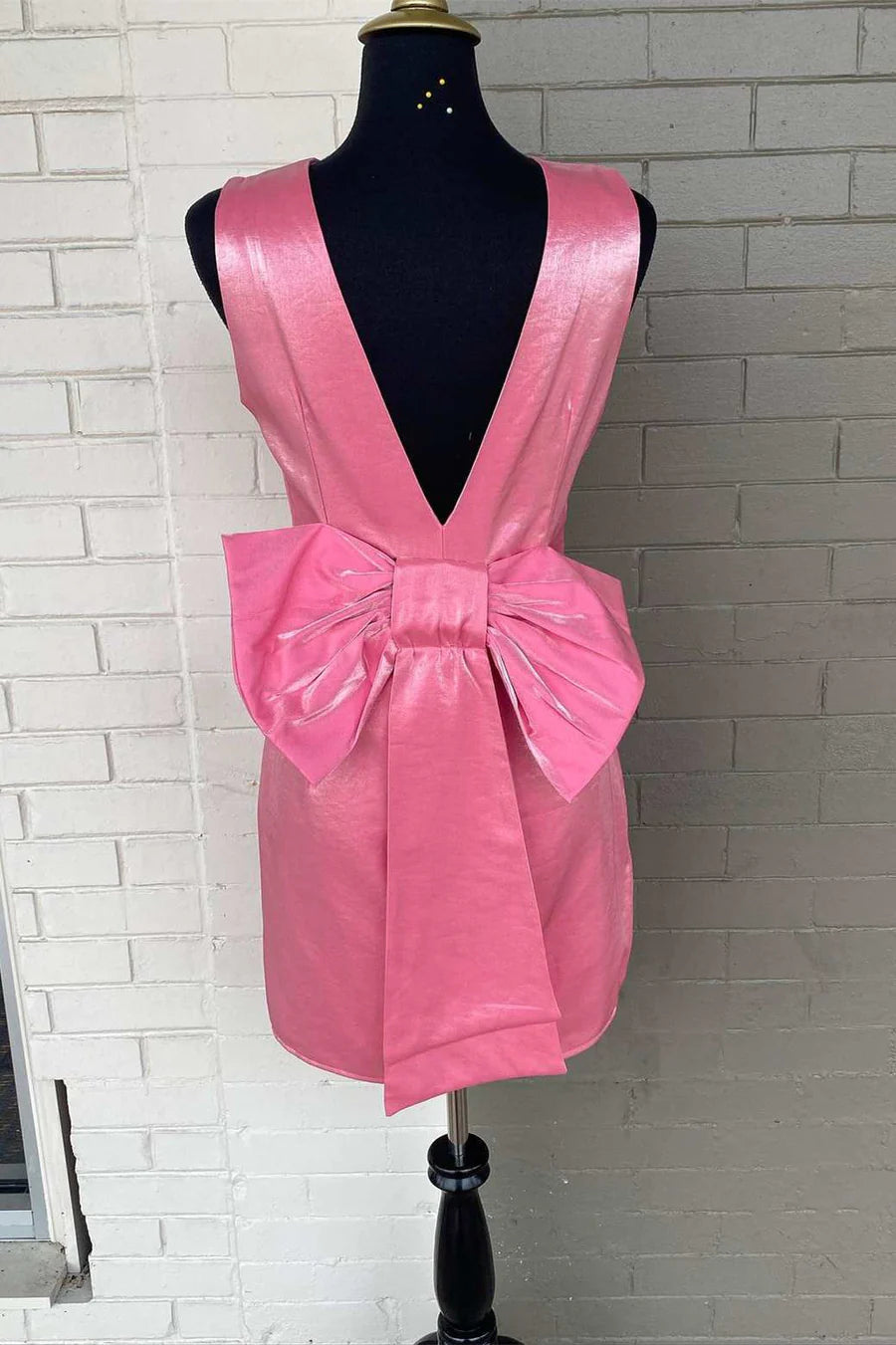 Round neck butterfly condensation back short party dress