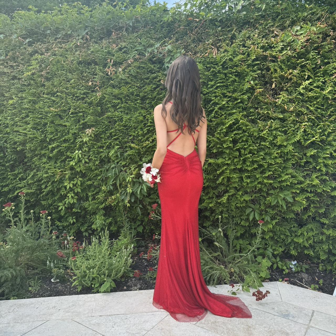 Slim fit V-neck beaded sleeveless backless and floor length skirt