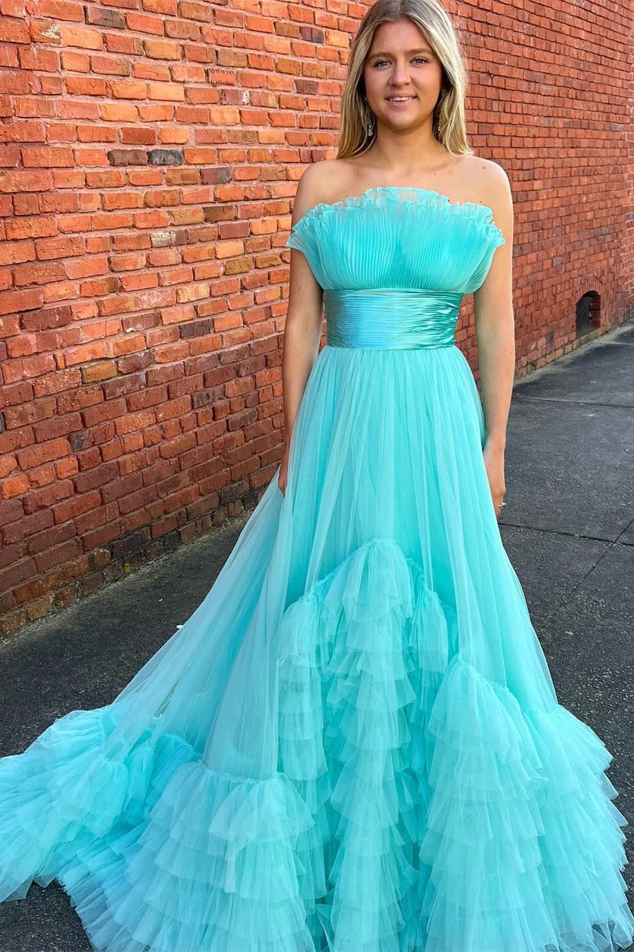 Transparent hard gauze strapless A-line layered pleated ball gown