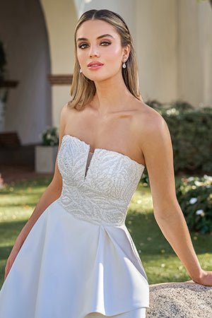 Strapless V-neck tight corset mermaid and floor length skirt