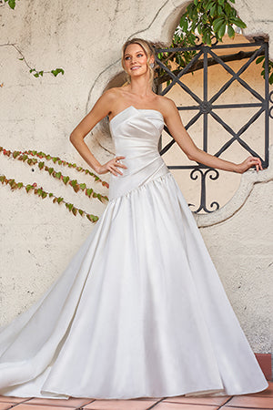Simple sleeveless and strapless wedding dress with waist cinching and floor mopping