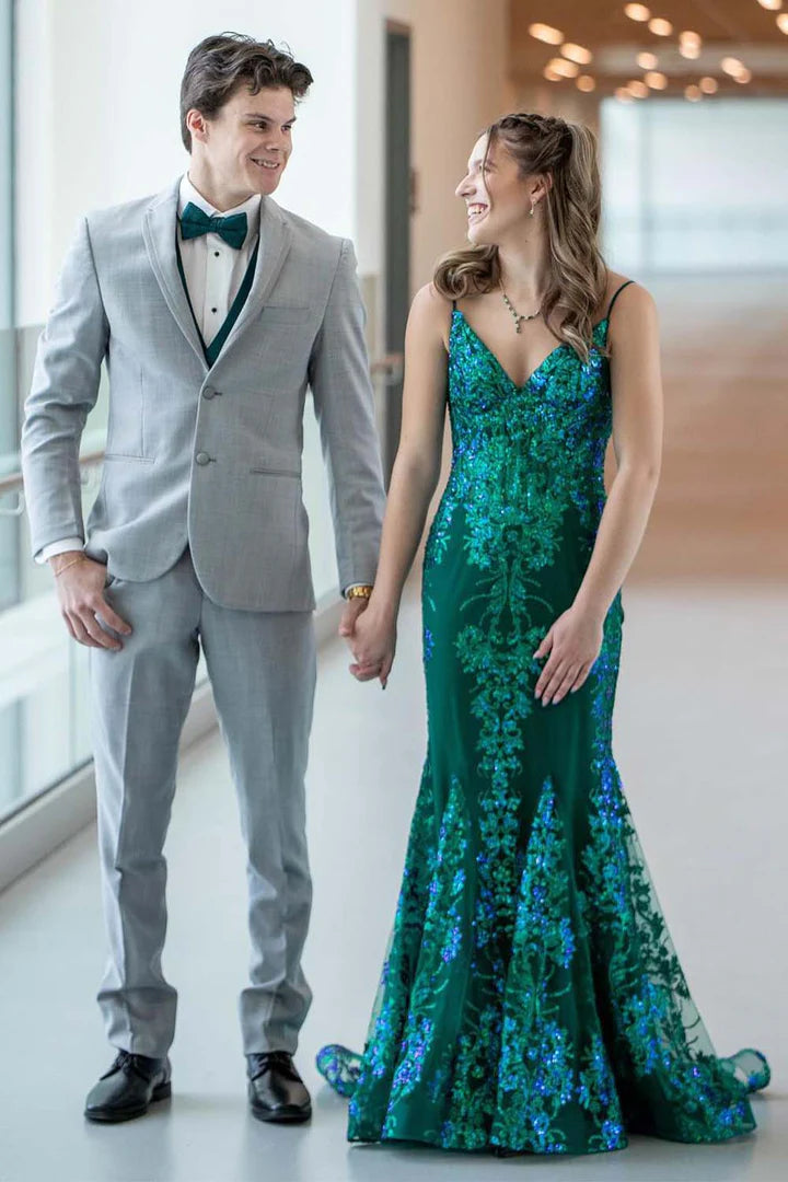 Deep V-thin suspender waist cinching sequin embroidered long skirt with trailing edge