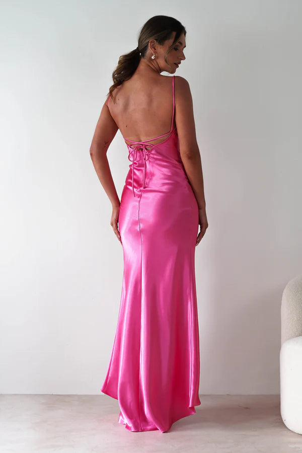 Thin suspender backless sectional dress with side slit