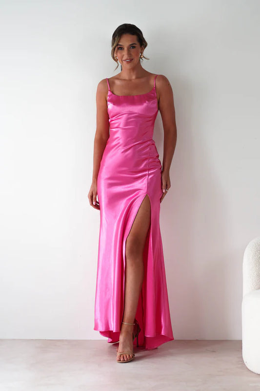 Thin suspender backless sectional dress with side slit