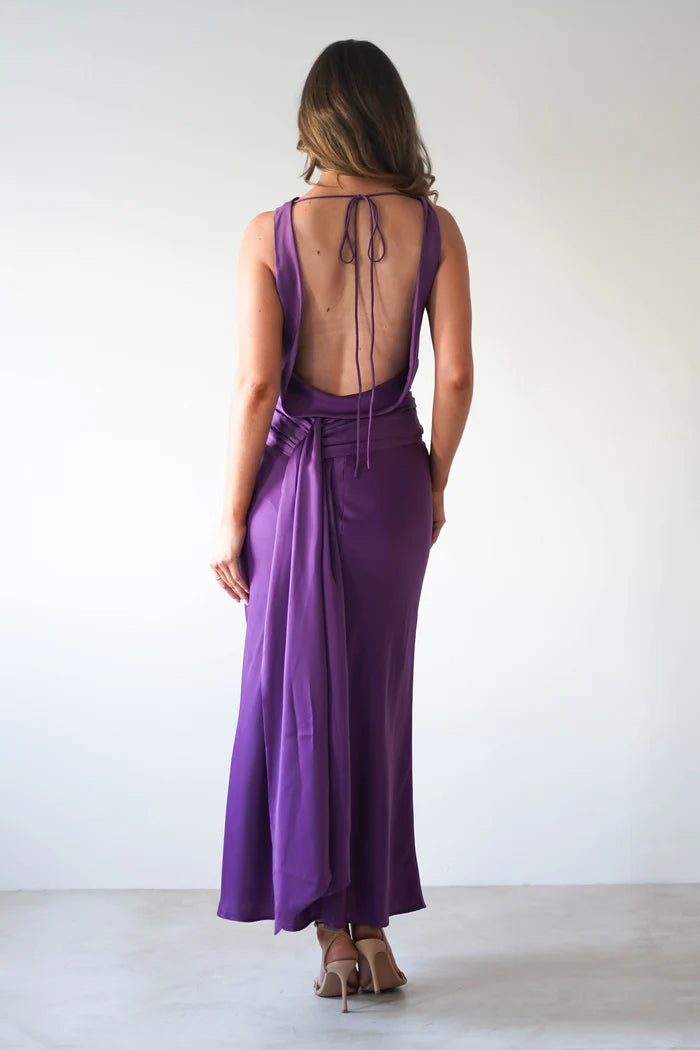 Sleeveless backless long dress