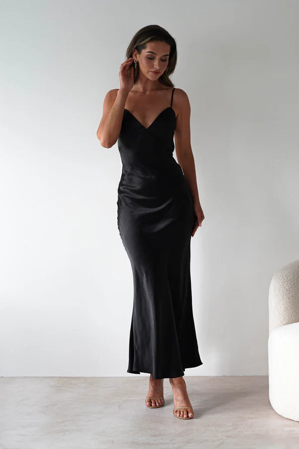 Black V-neck slim shoulder strap backless dress section