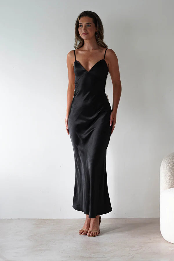 Black V-neck slim shoulder strap backless dress section