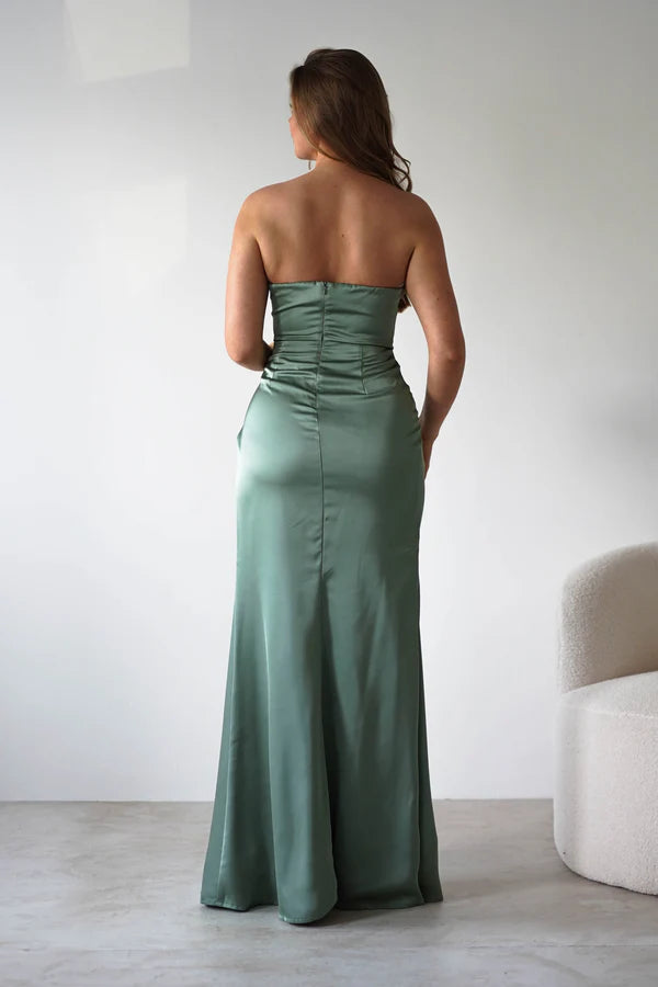 Strapless sleeveless waist cinching dress with side slit