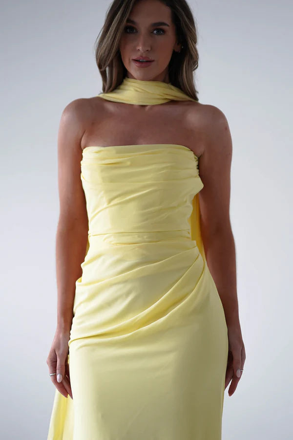 Strapless sleeveless neck tied dress