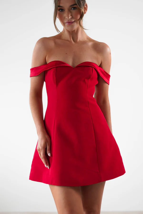 Strapless shoulder baring waist cinching short skirt dress