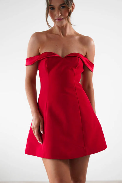 Strapless shoulder baring waist cinching short skirt dress