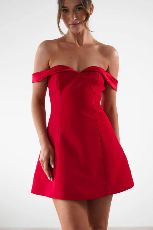Strapless shoulder baring waist cinching short skirt dress