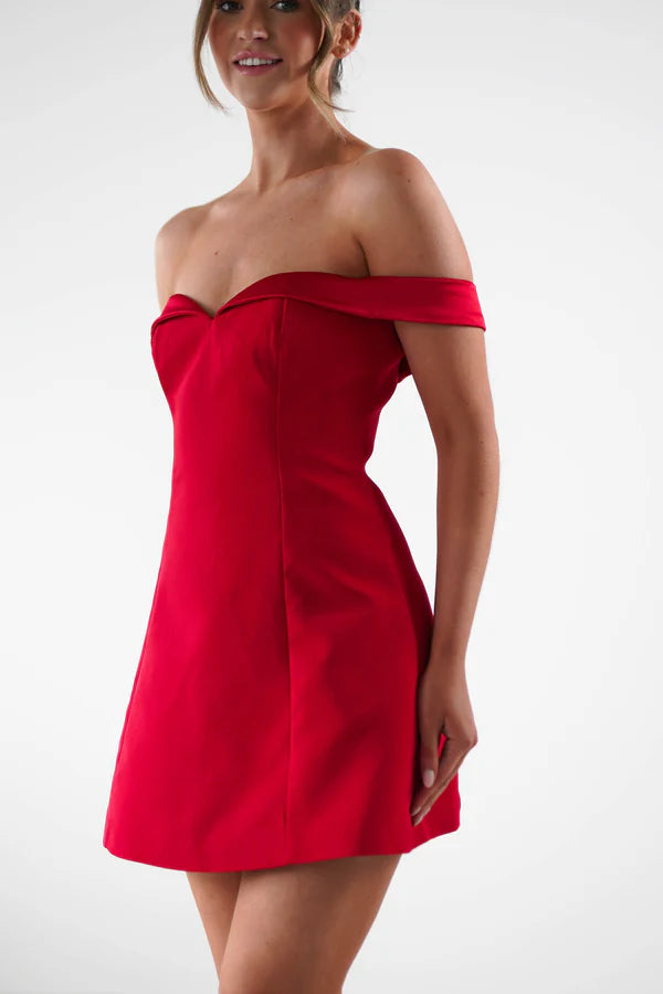 Strapless shoulder baring waist cinching short skirt dress