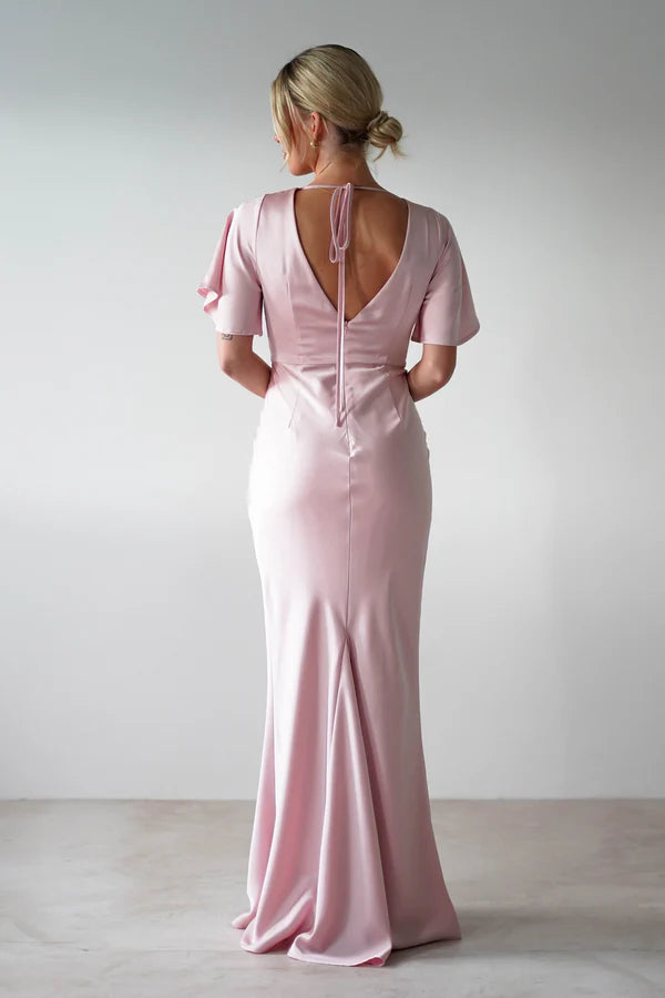 Short sleeved backless waist cinching dress