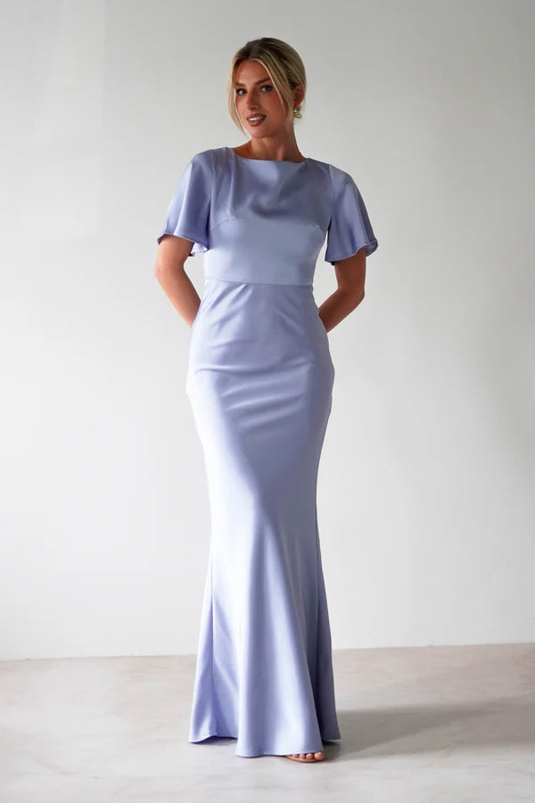 Short sleeved backless waist cinching dress