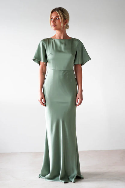 Short sleeved backless waist cinching dress