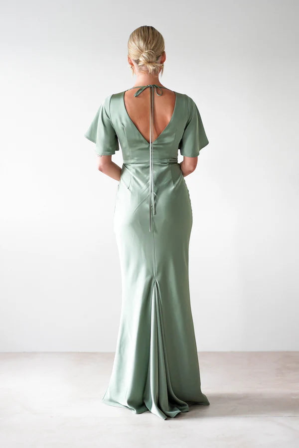 Short sleeved backless waist cinching dress