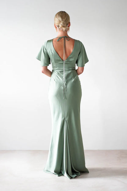 Short sleeved backless waist cinching dress