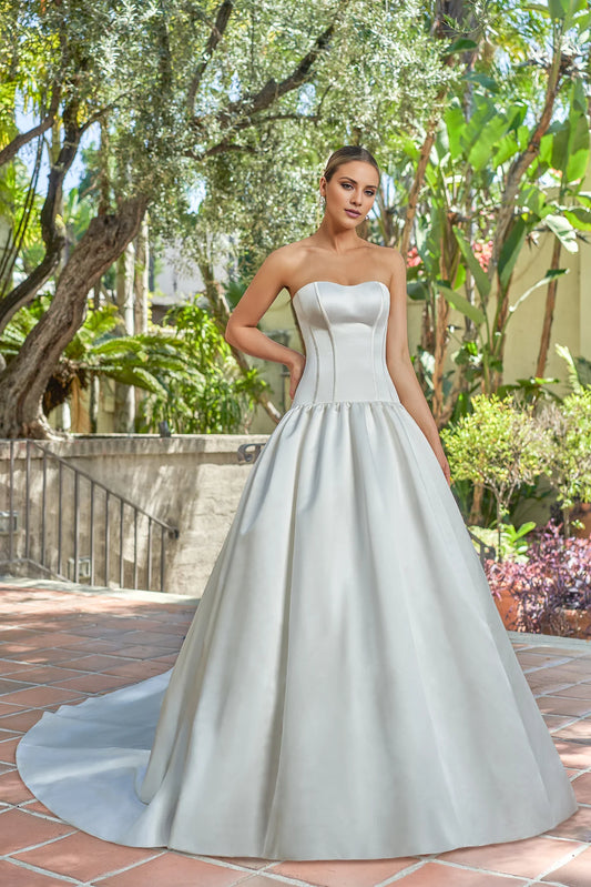 Sleeveless strapless tight corset and floor length skirt