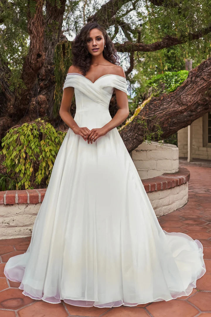 V-neckline slim waistline sheer and floor length wedding dress