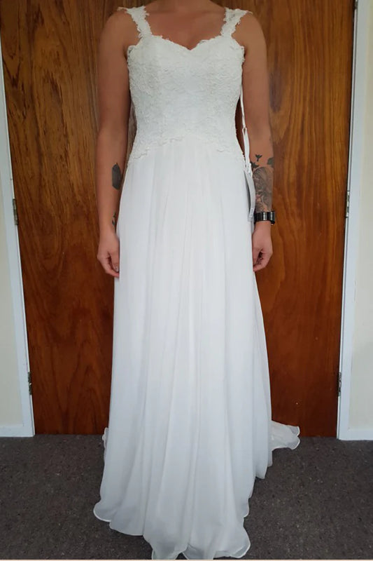 A-line sleeveless sweetheart backless applique wedding dress