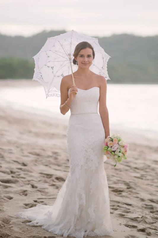 Sleeveless strapless mermaid lace wedding dress
