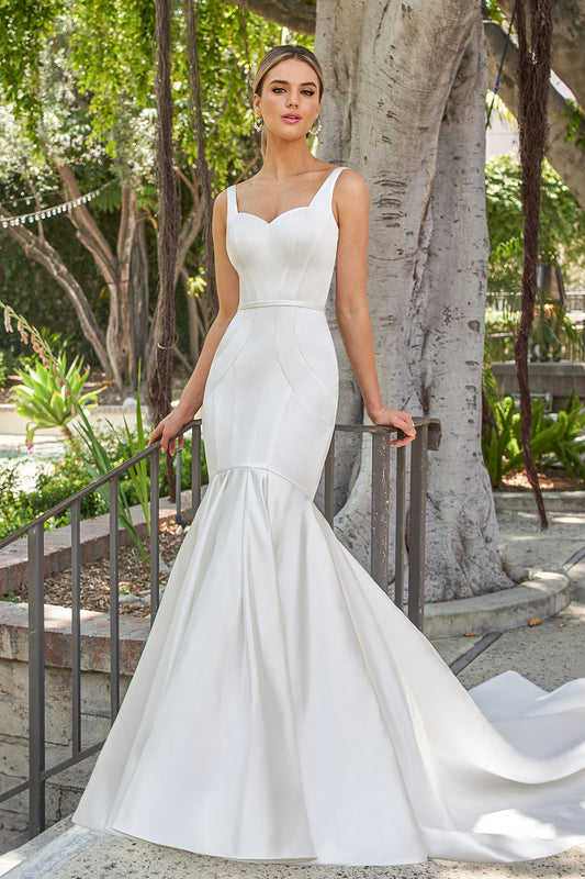 Mermaid strapless corset and floor standing wedding dress