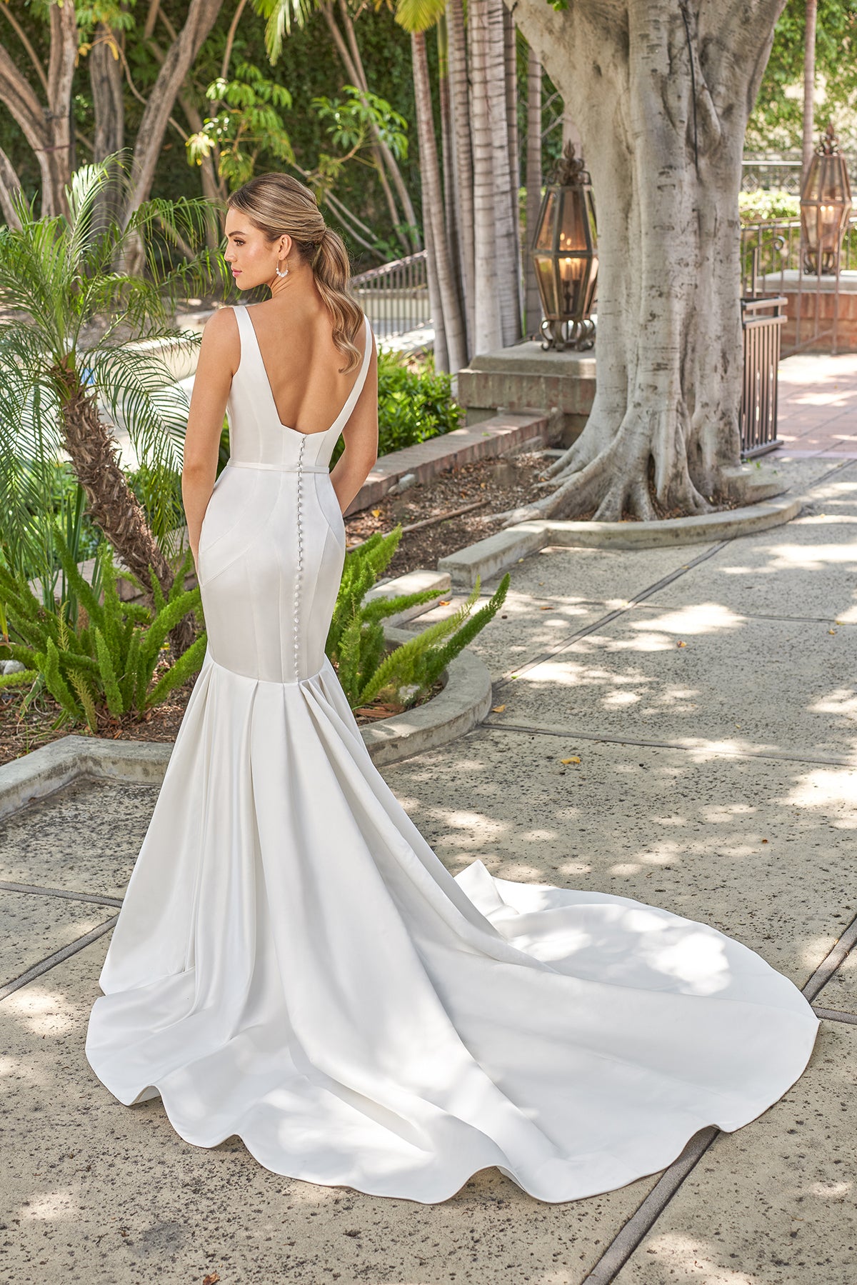 Mermaid strapless corset and floor standing wedding dress