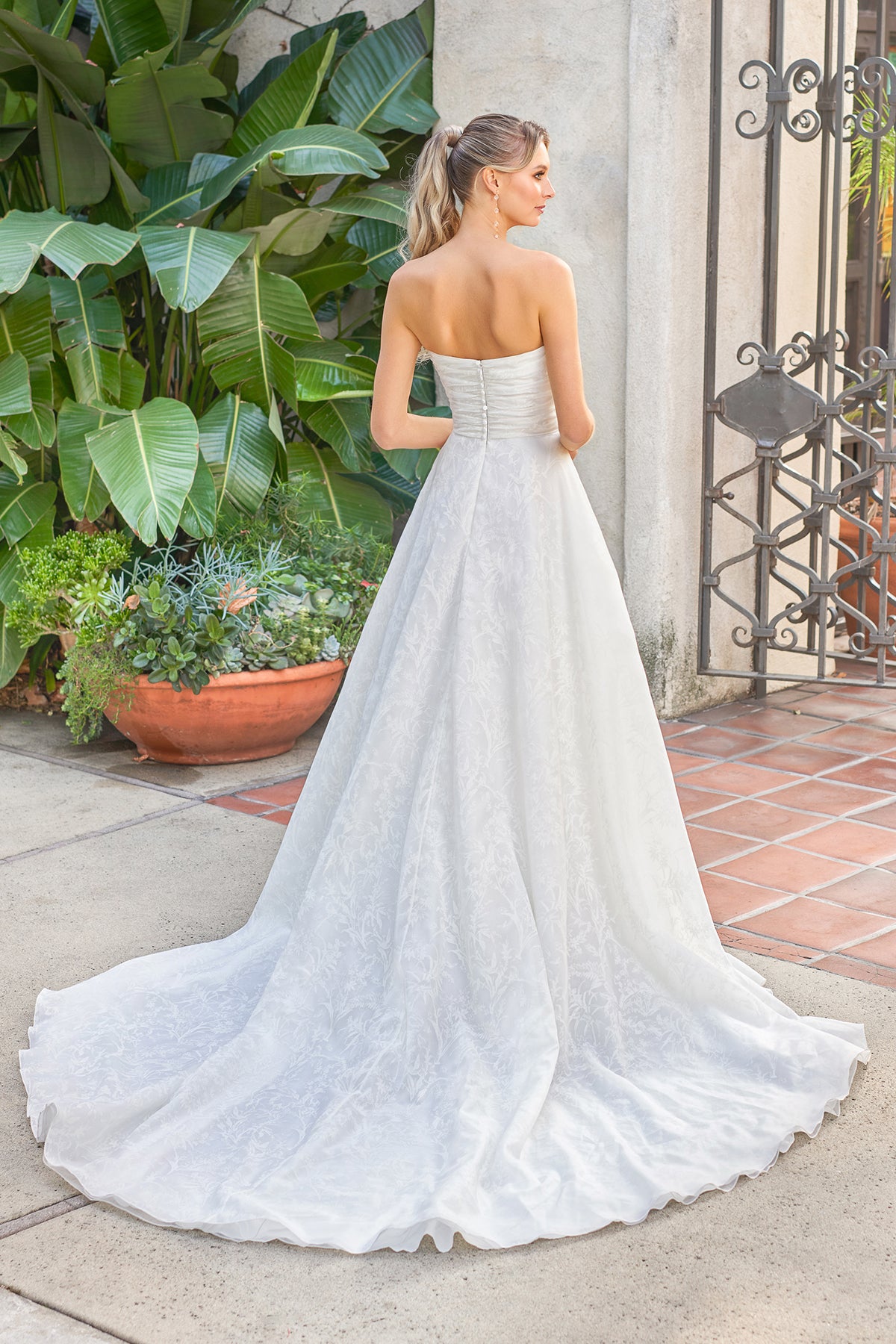 Mermaid strapless sleeveless collar and floor length skirt