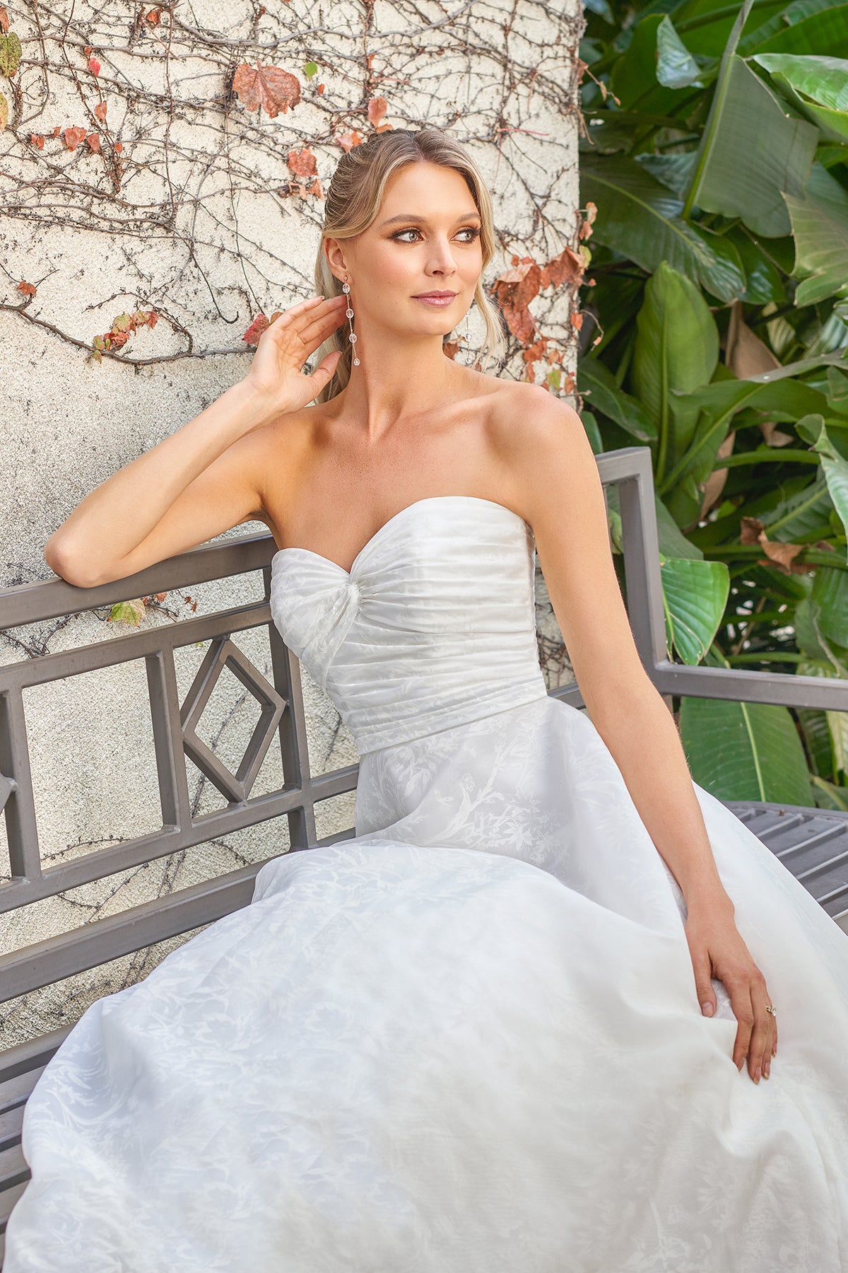 Mermaid strapless sleeveless collar and floor length skirt