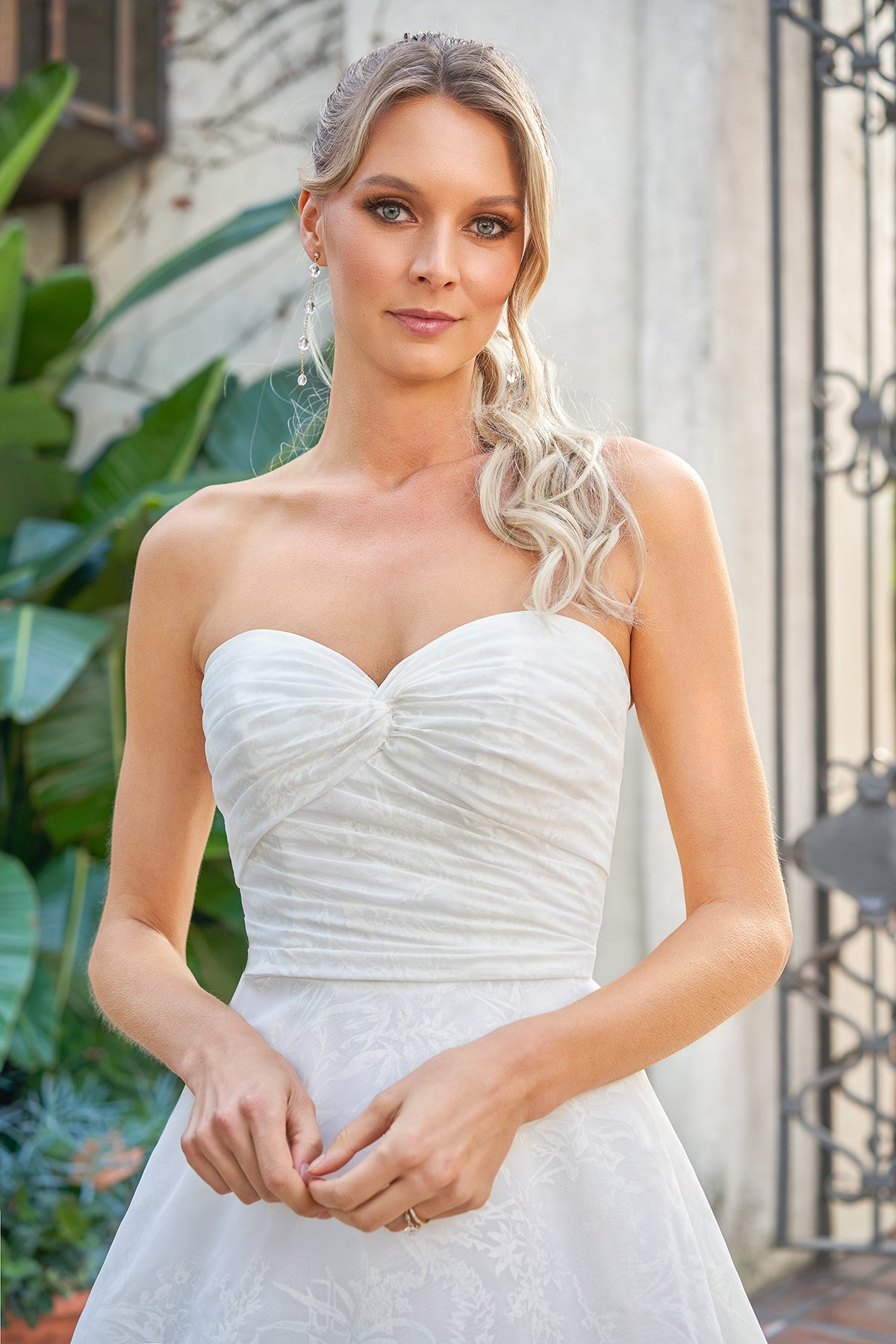 Mermaid strapless sleeveless collar and floor length skirt