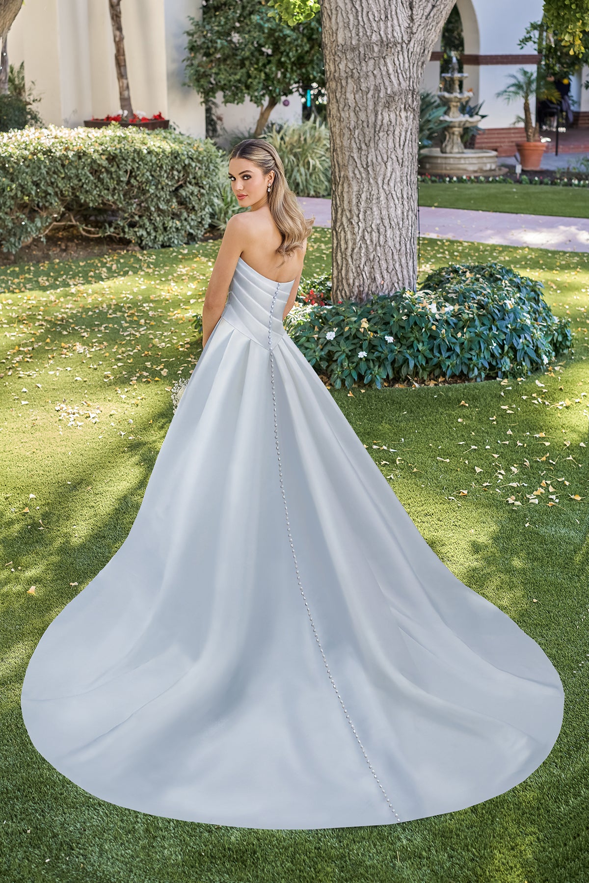 Mermaid strapless sleeveless floor standing wedding dress