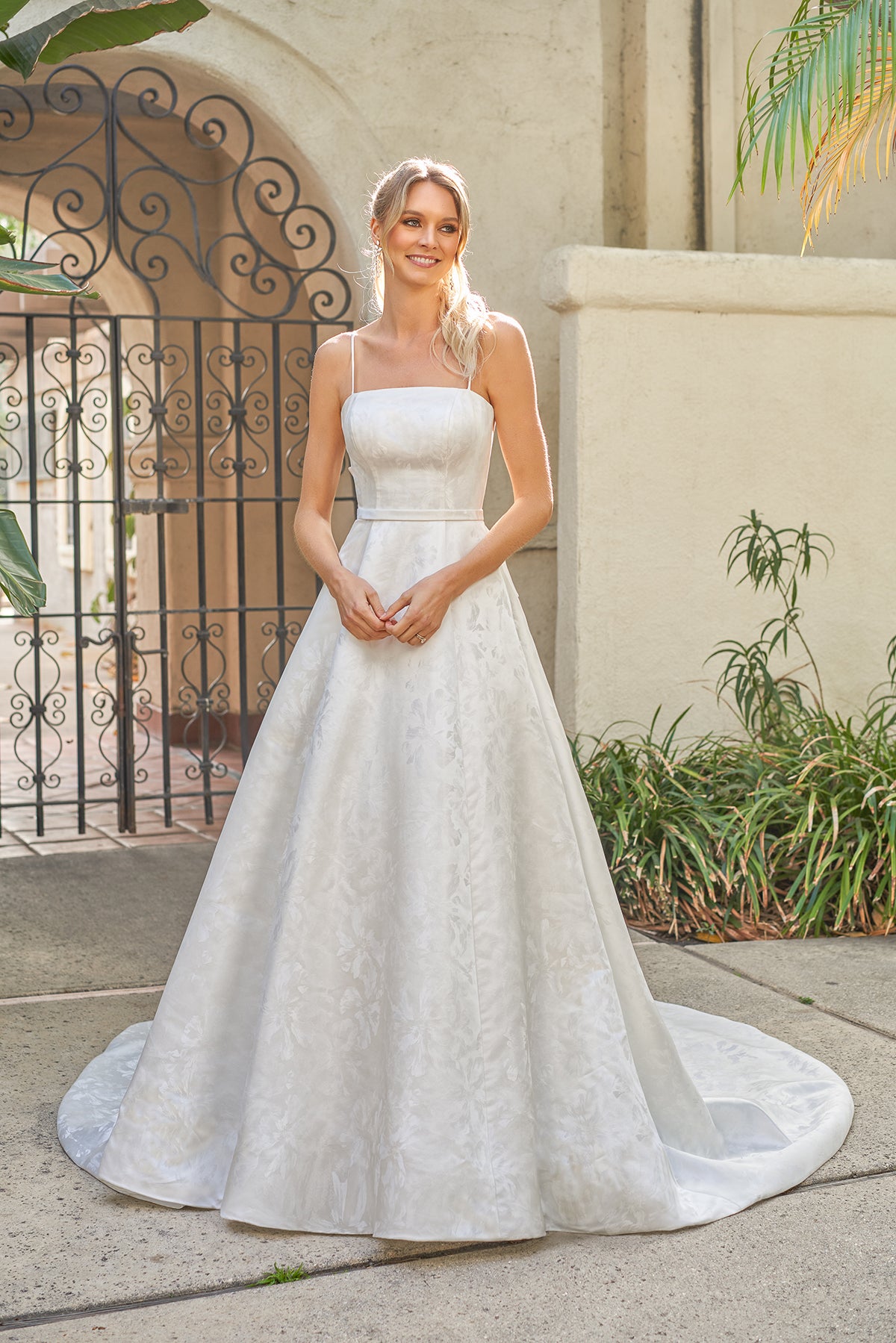 Mermaid thin suspender backless wedding dress