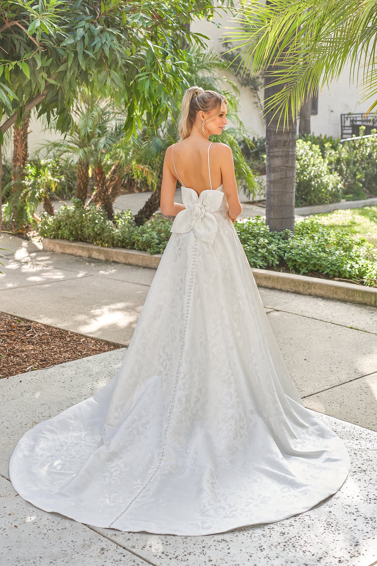 Mermaid thin suspender backless wedding dress