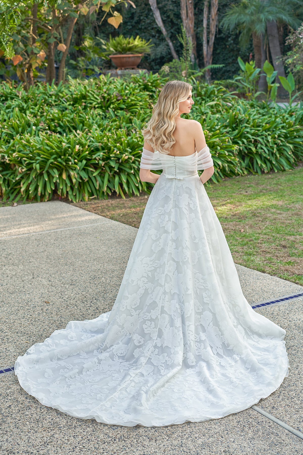 Mermaid V-neck and floor length skirt
