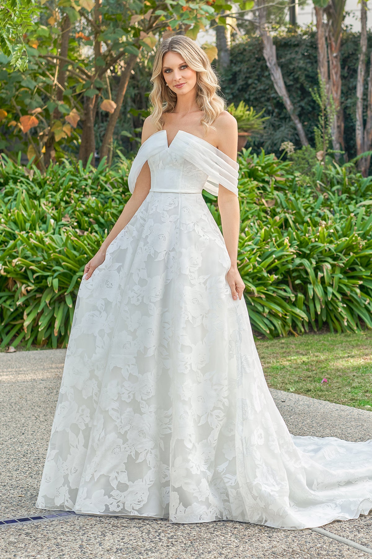 Mermaid V-neck and floor length skirt