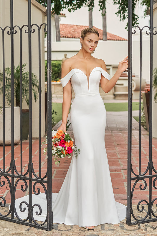 One shoulder slim suspender mermaid wedding dress with waist cinching and floor skirt with small pearl stickers